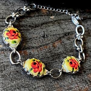 NEW Silver Vintage Style Floral Bracelet